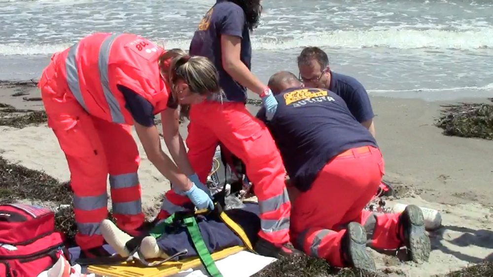 Vieste - Spiaggia di "Sfinalicchio", muore annegato giovane turista tedesco  - Garganotv